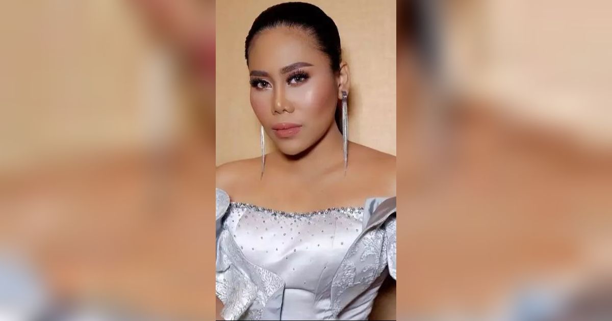 Permak Wajah! 10 Potret Evi Masamba Usai Jalani Tanam Benang, Pangling Banget!