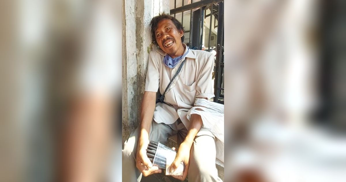 Meski Dagangan Jarang Laku sampai Tak Makan, Bapak Ini Pilih Tetap Jualan Dibandingkan Mengemis