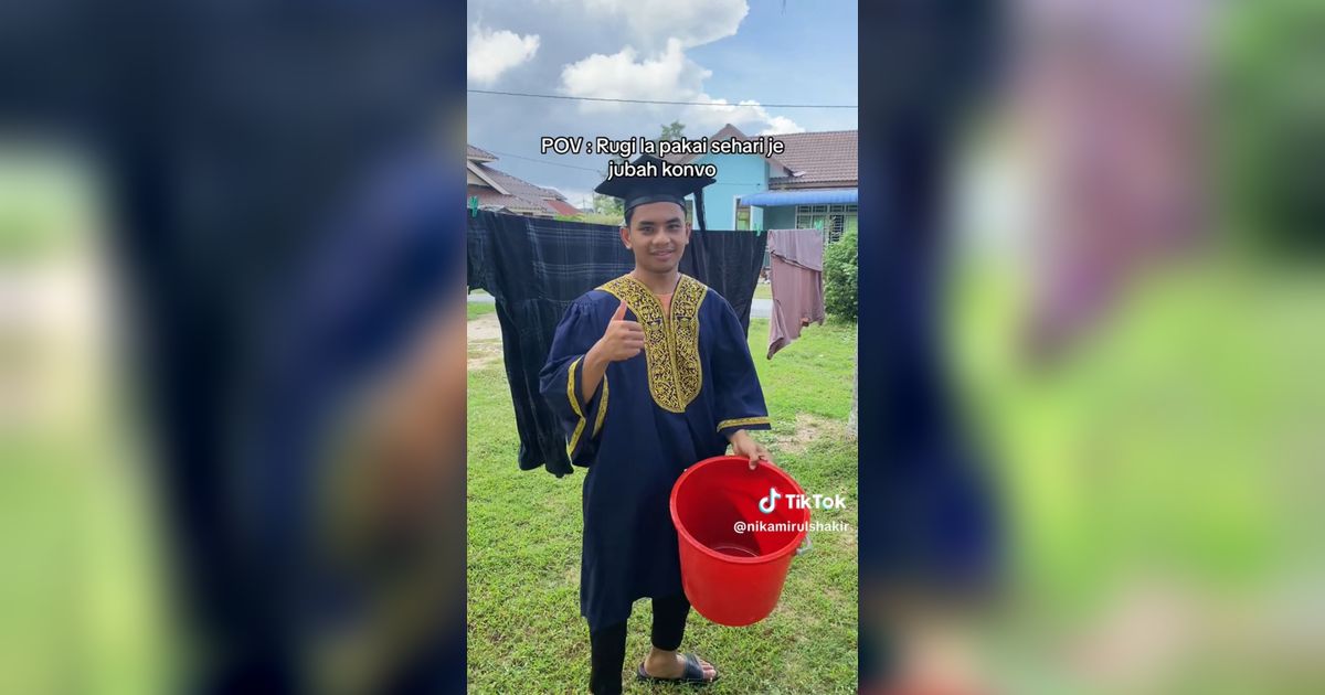 Ogah Rugi, Wisudawan Ini Tetap Pakai Toga Bersih-Bersih Rumah Meski Hari Wisuda Sudah Berakhir