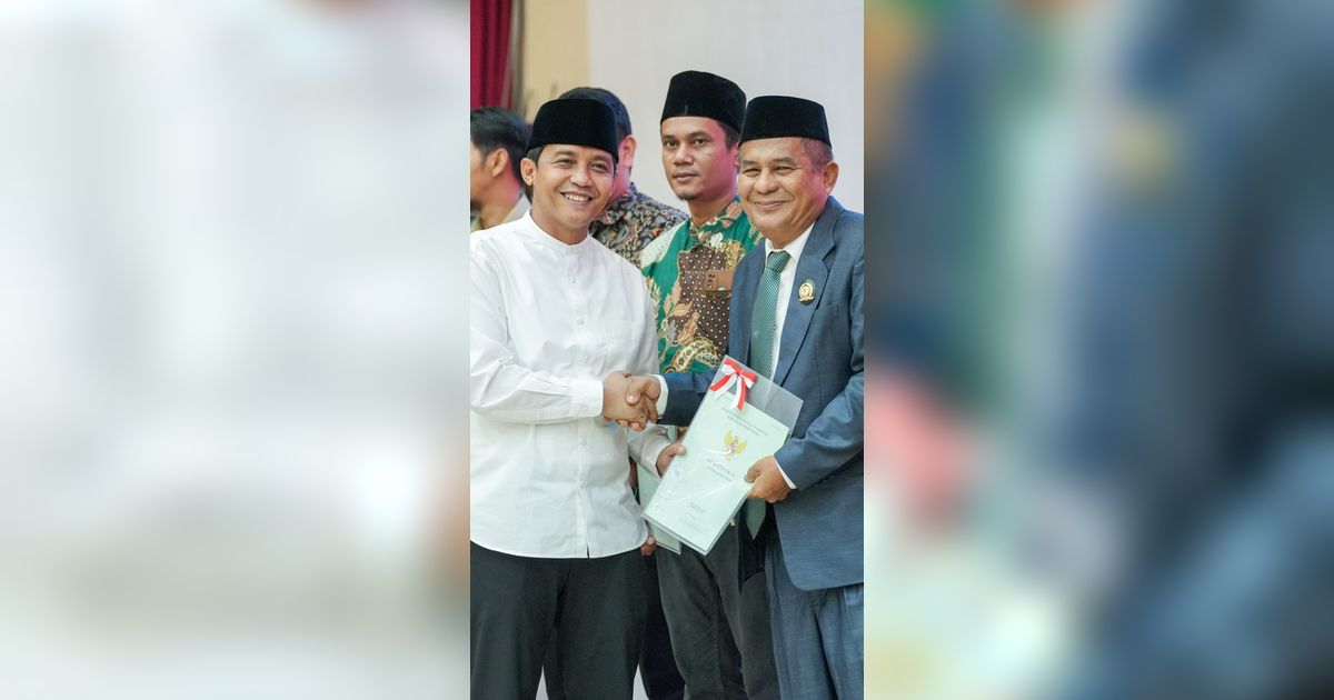 Wamen ATR Raja Juli Bagikan 14 Sertifikat Tanah Wakaf Muhammadiyah di Pekanbaru