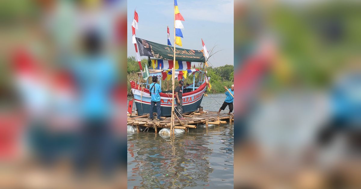 FOTO: Sedekah Bumi Nadran, Tradisi Nelayan Muara Angke untuk Mensyukuri Kelimpahan Hasil Laut