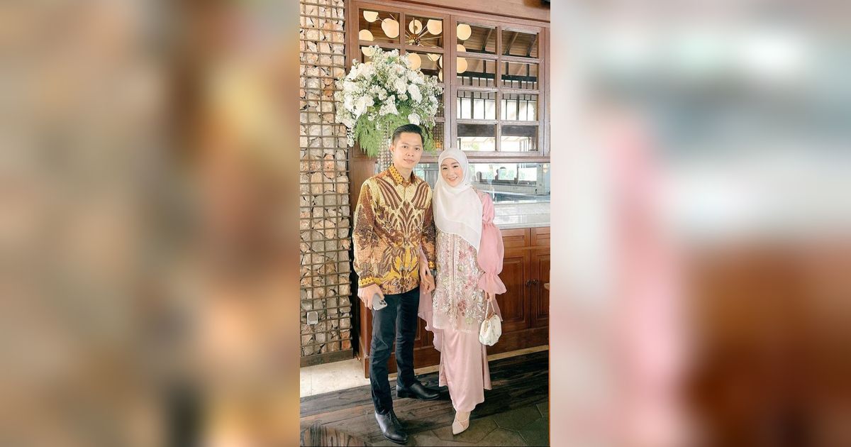 Bumil Makin Mesra dan Bahagia Bersama Suami Tercinta, Berikut 10 Potret Larissa Chou Kondangan ke Pernikahan Nadya Mustika