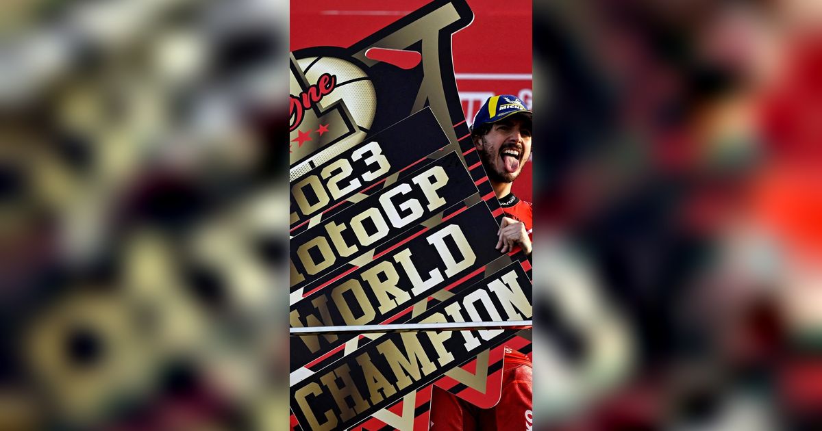 FOTO: Gaya Selebrasi Pecco Bagnaia Kembali Jadi Juara Dunia MotoGP 2023, Pecahkan Tiga Rekor!