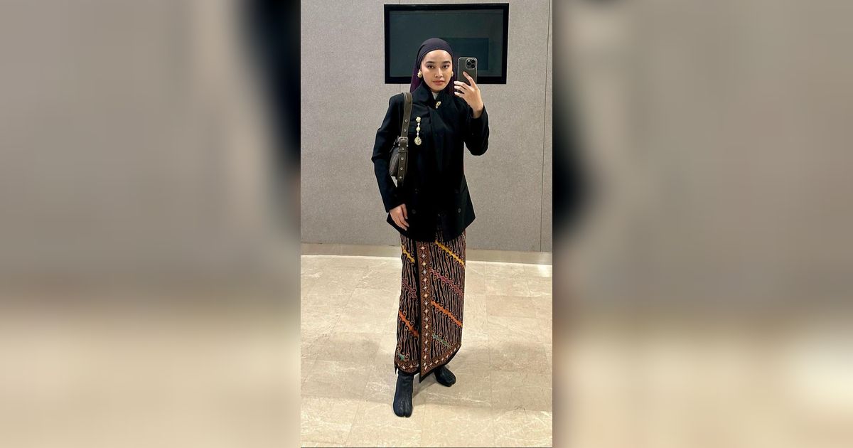 Blazer Ternyata Bisa Disulap Jadi Kebaya Janggan,  Praktis Banget!