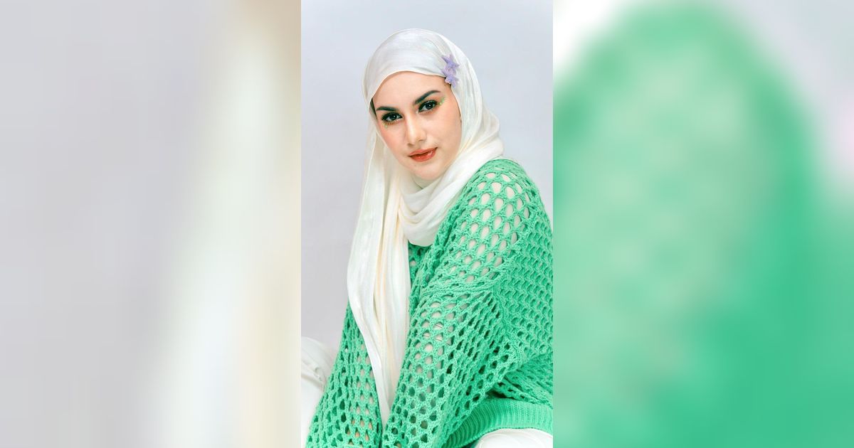 7 Potret Outfit Irish Bella Saat Mediasi di Sidang Perceraian