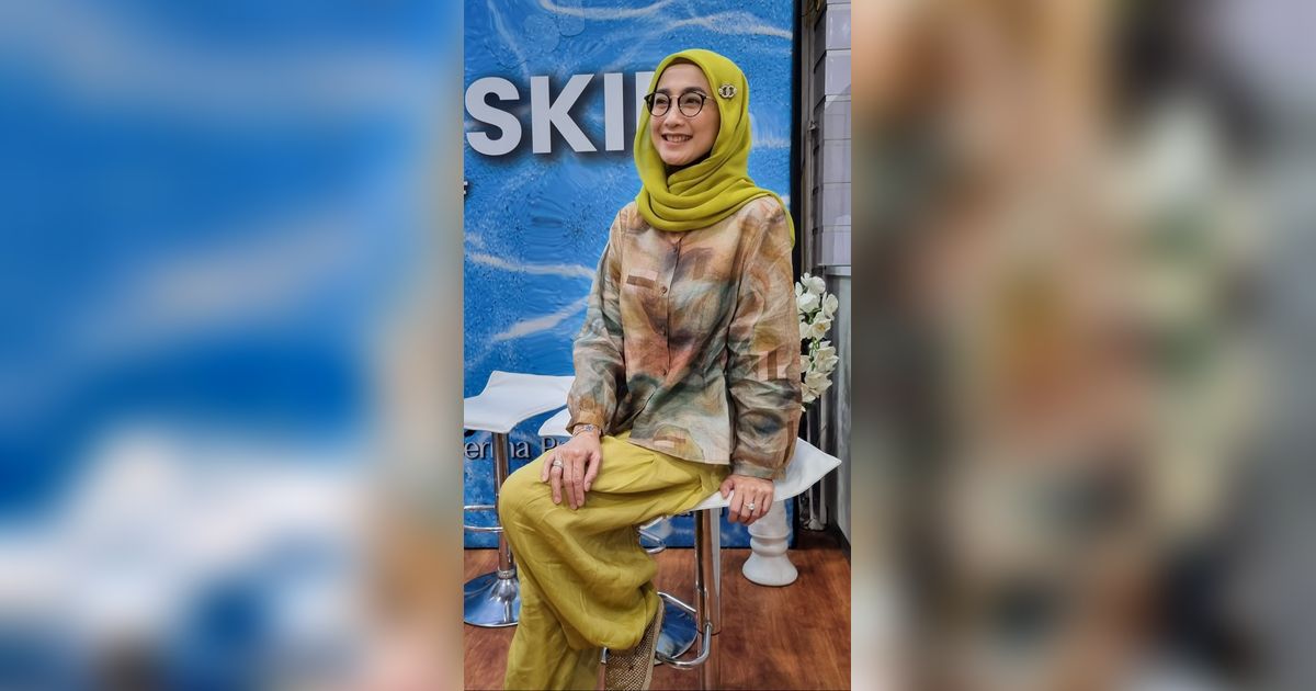 Tampak Cantik dan Awet Muda Diusia Hampir Setengah Abad, Ini Deretan Potret Desy Ratnasari, yang Sering Dikira Oplas