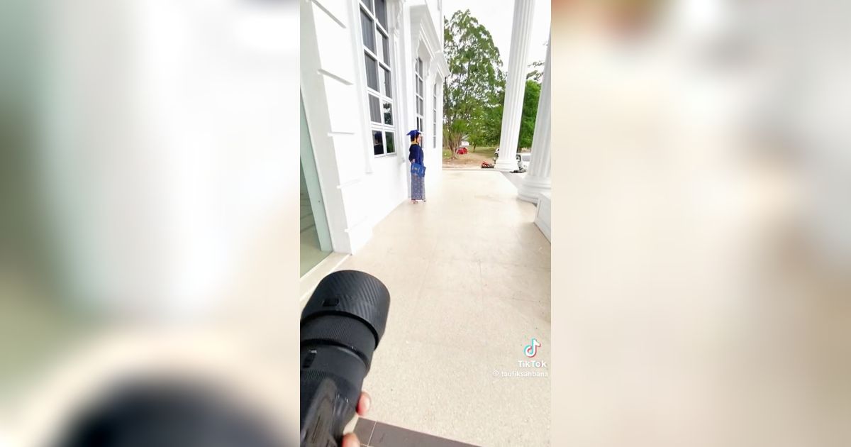 Viral Mantan Kekasih Jadi Fotografer saat Wisuda, Ngefoto Sambil Ngeroasting