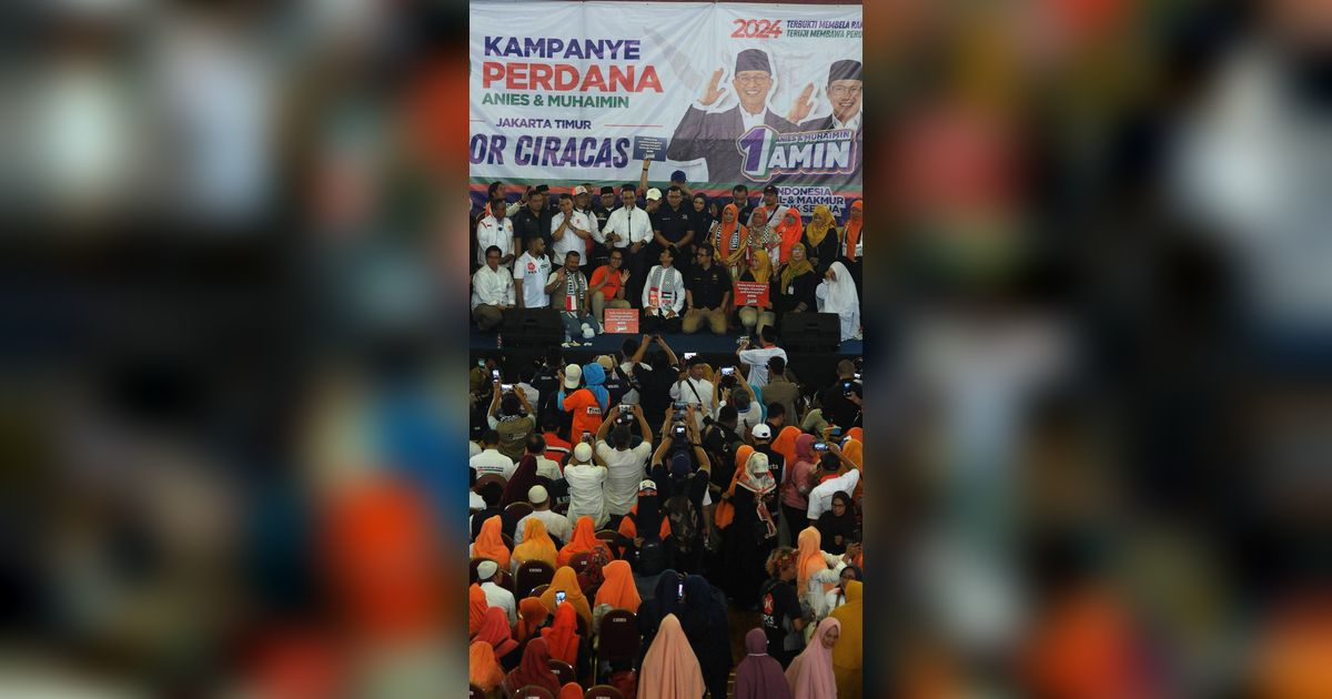 FOTO: Suasana Kampanye Perdana Capres Anies Baswedan di Gor Ciracas Berlangsung Meriah