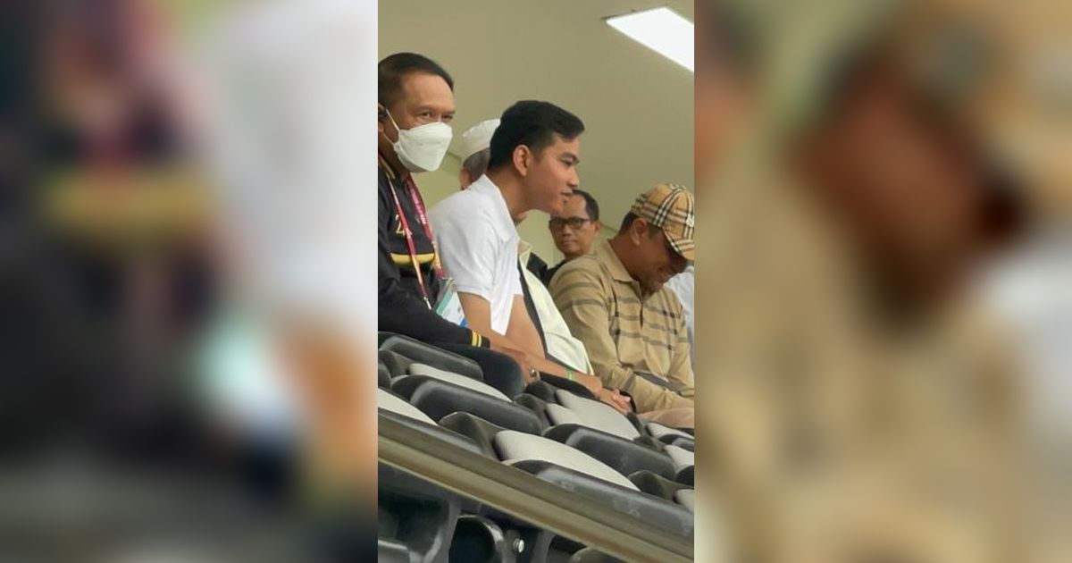 Momen Gibran Ajak Jan Ethes Nonton Piala Dunia U-17 di Hari Pertama Kampanye