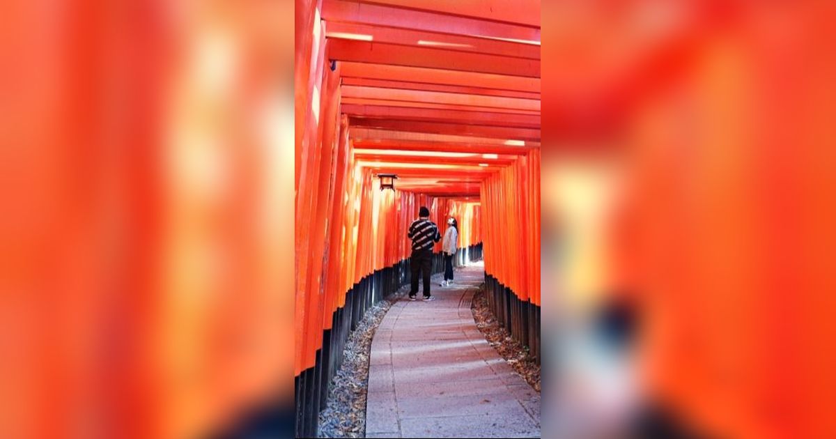 12 Potret Fushimi Inari Taisha, Kuil 10.000 Gerbang di Kyoto yang Menyedot Wisatawan