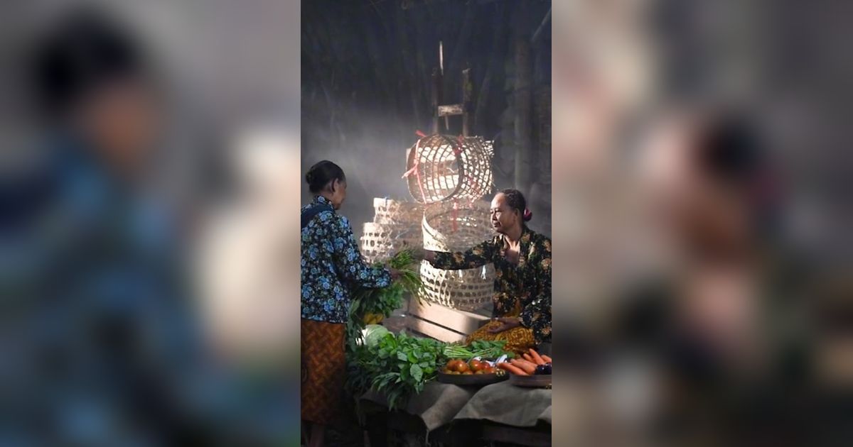 Bagai Kembali ke Masa Lalu, Suasana Pasar Tradisional Ledok Tinjon Yogya Banyak Pedagang Pakai Kebaya dan Bawa Bakul