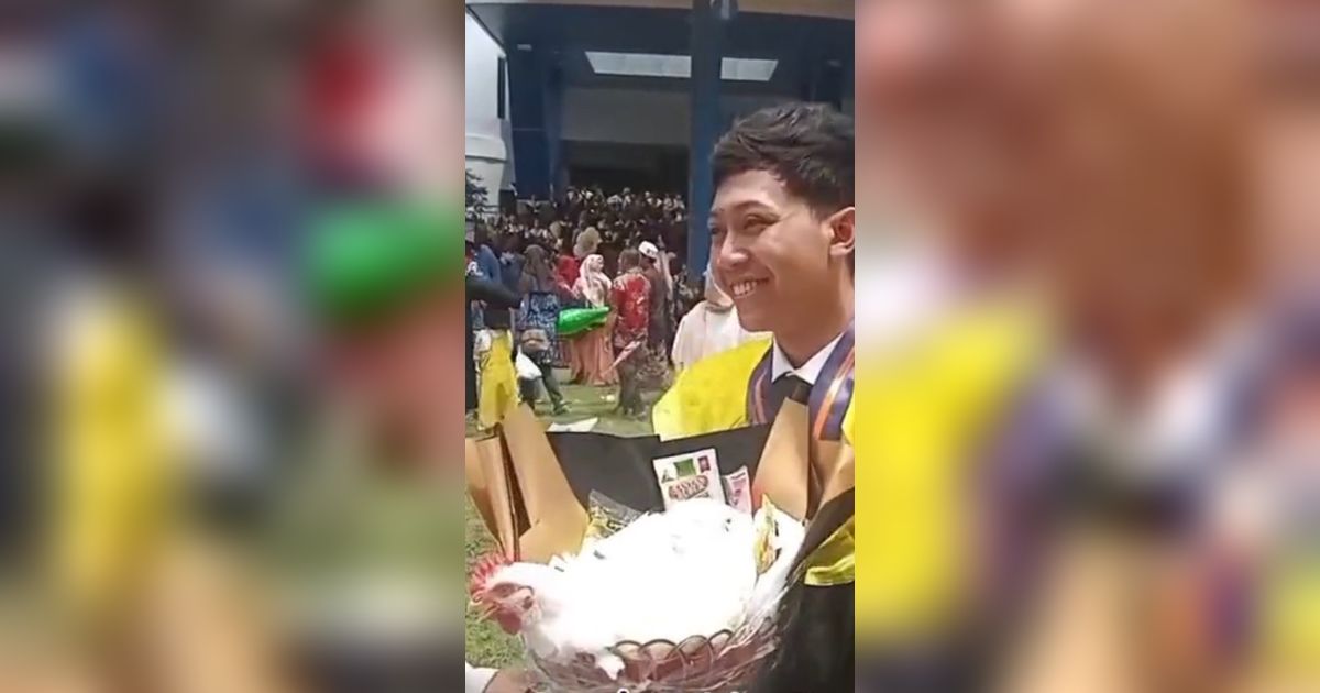 Viral Wisudawan Dapat Buket Ayam Hidup Lengkap dengan Bumbu Dapur, Bikin Heran