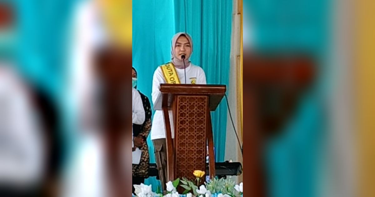 Ketua PKK Kabupaten Pulau Taliabu Bagikan 500 Kartu Peduli Sasar Masyarakat Rawan Stunting