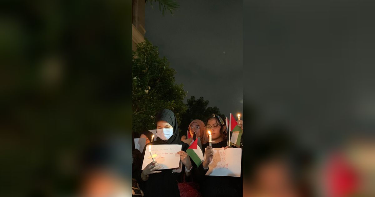 Warga Jakarta Gelar Doa Bersama dan Nyalakan Lilin untuk Gaza yang Jadi Target Agresi Israel