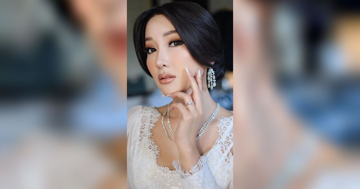 Unggah Foto Editan Jadi Gadis Demonstran, Lucinta Luna Beri Dukungan Buat Palestina