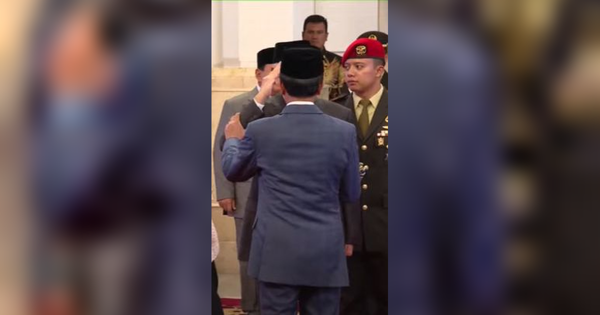 Jokowi Sampai Turunkan Tangan Luhut saat Beri Hormat di Istana, Begini Momennya