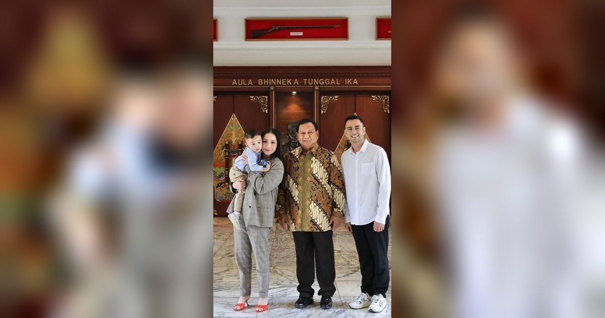 10 Gaya Artis Penuhi Undangan Prabowo Subianto, Busana Fuji Jadi Omongan!