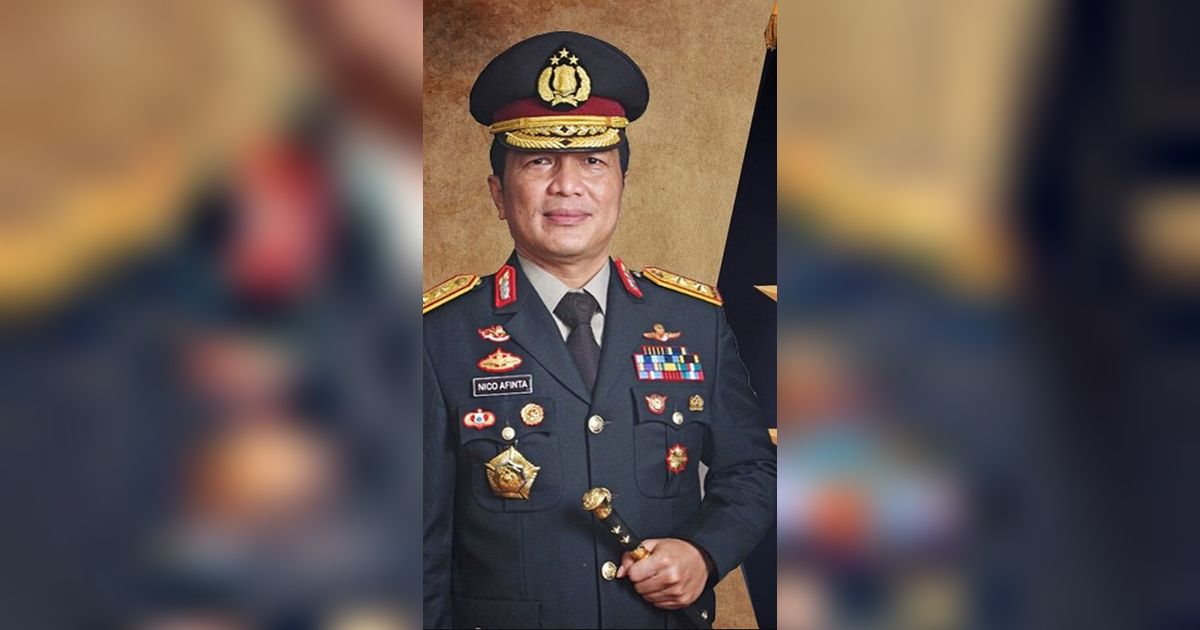 Jenderal Bintang Dua Polisi Diapit Dua Perwira Muda Anak Mantan Kapolri