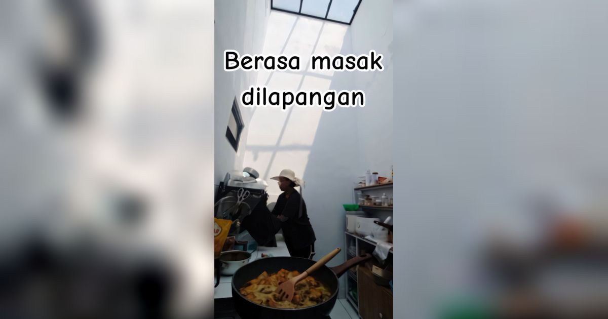 Ingin Dapur Terlihat Estetis Pakai Atap Transparan, Malah Kepanasan Sampai Masak Pakai Topi