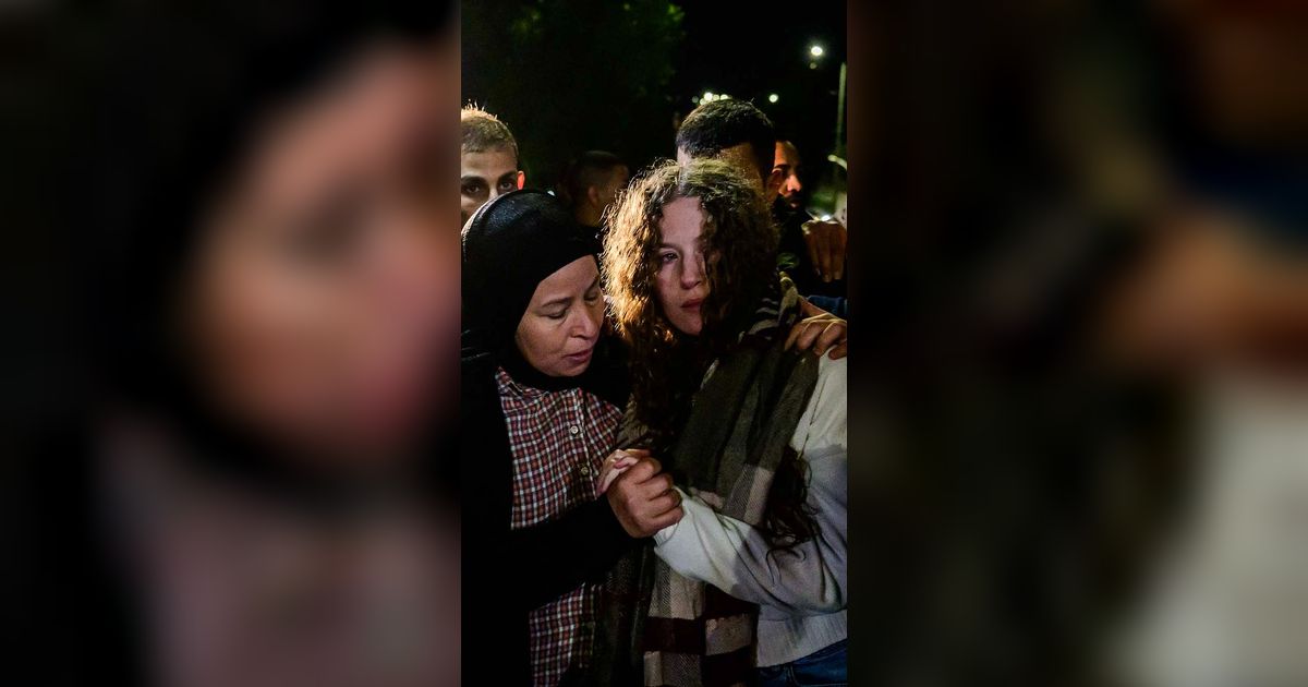 FOTO: Aktivis Wanita Palestina Ahed Tamimi Dibebaskan dari Penjara Israel