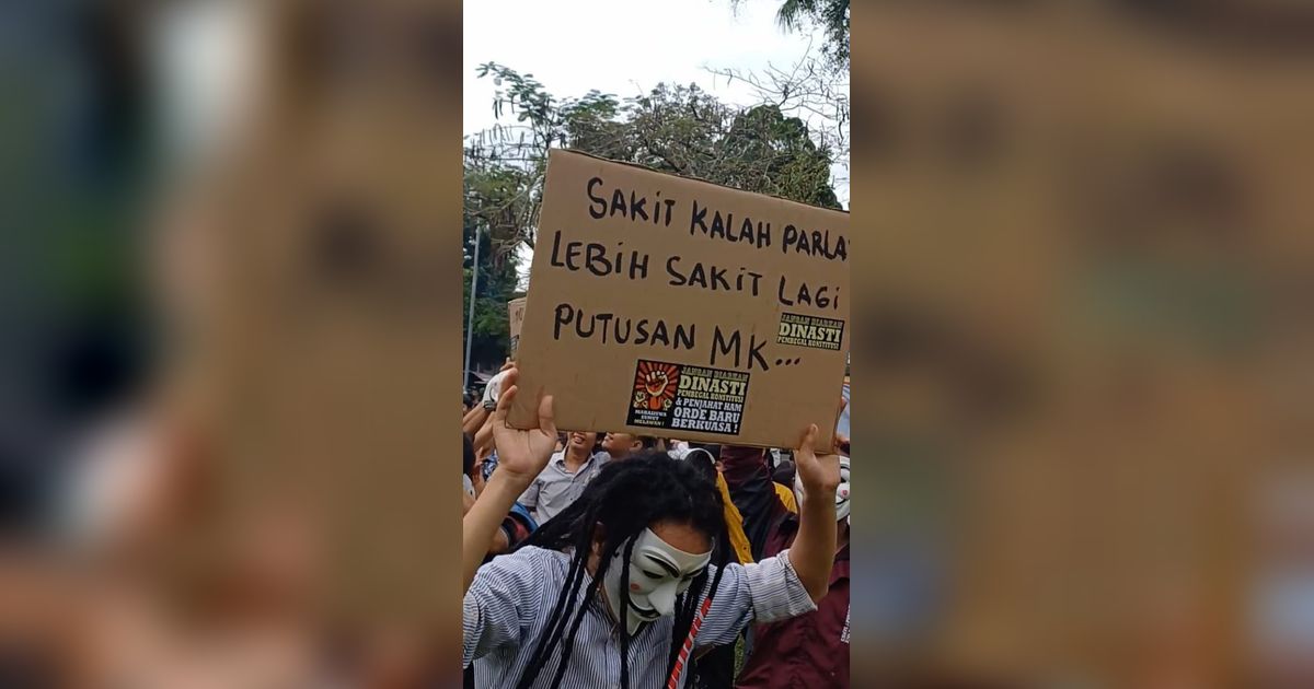 FOTO: Ratusan Mahasiswa di Medan Unjuk Rasa Tolak Politik Dinasti