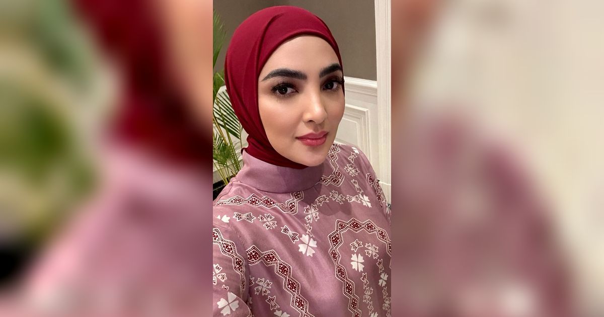 Ikut Pengajian di Rumah Mulan Jameela, Pakaian Ashanty Saat Sholat Jadi Sorotan