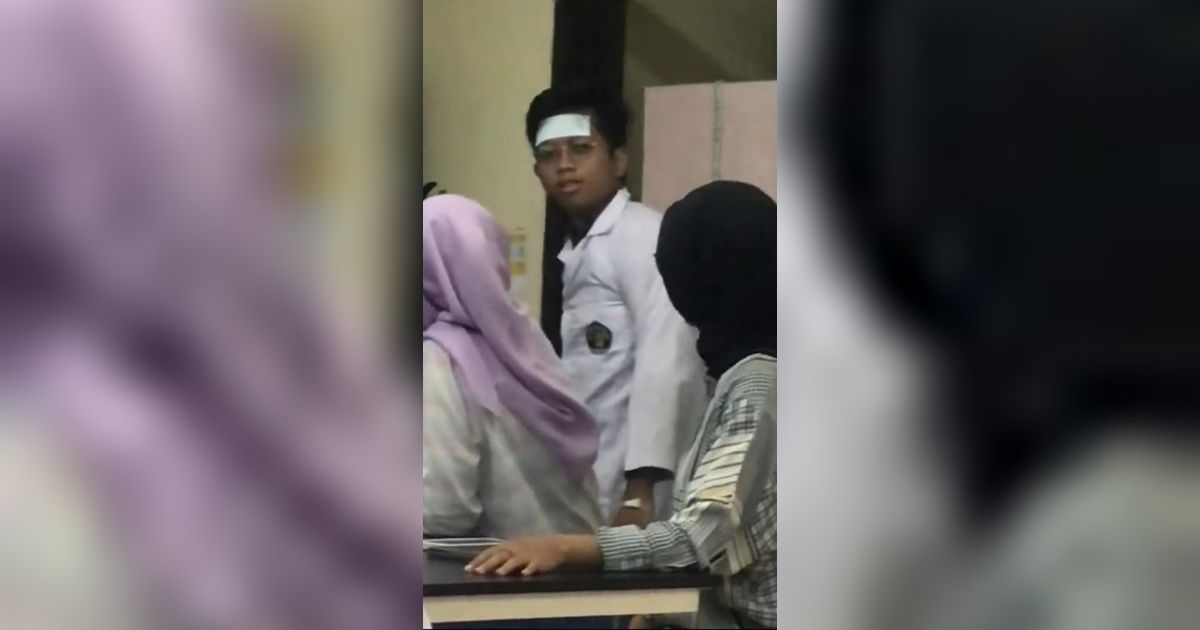 Viral Mahasiswa Tetap Berangkat Kuliah Walaupun Sakit DBD, Pakai Plester Demam ke Kampus