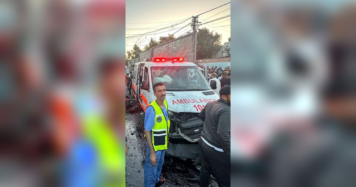 FOTO: Biadab! Israel Bombardir Konvoi Ambulans di RS Al-Shifa Jalur Gaza