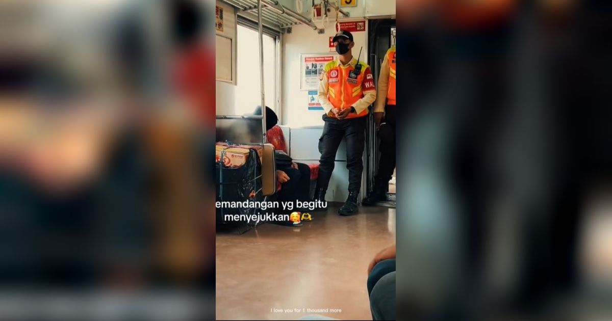 Bikin Haru! Kakek Paruh Baya Ketiduran di KRL Dijaga Petugas Sampai Stasiun Tujuan