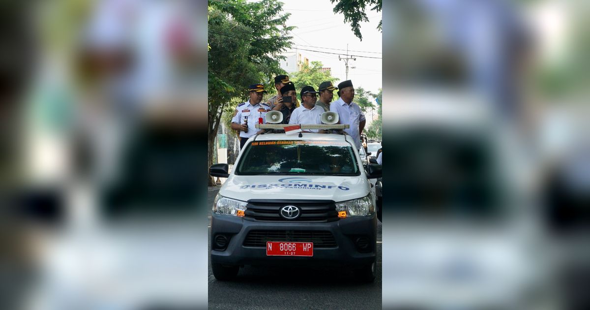 Naik Mobil Bak Terbuka Keliling Kota, Gus Ipul Woro-Woro Penertiban Parkir dan PKL di Pasuruan