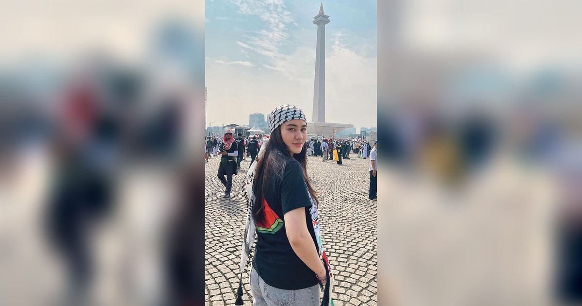 Foto-foto Aaliyah Massaid Ikut Aksi Bela Palestina Bersama Thariq Halilintar di Monas