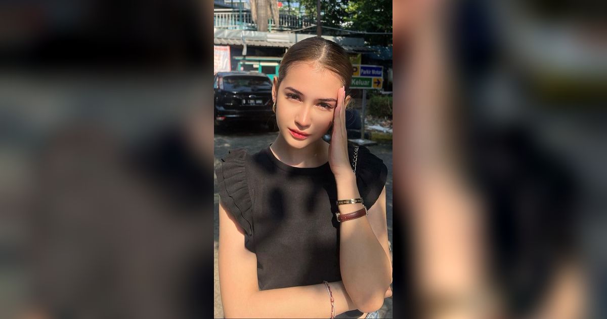 10 Artis Berseteru dengan Ibu Kandung, Terbaru Sandrinna Michelle, Ada yang Dipasung!