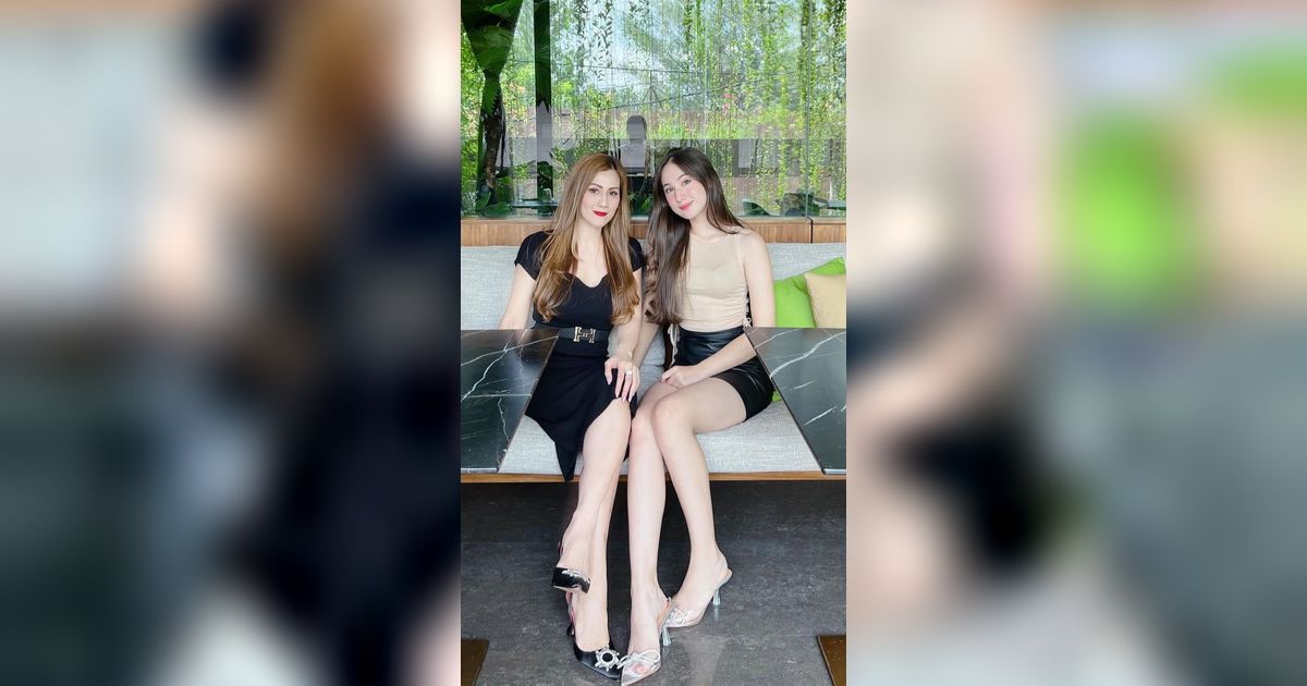 Potret Laura Moane Bersama Sang Ibu, Super Cantik Bak Adik Kakak