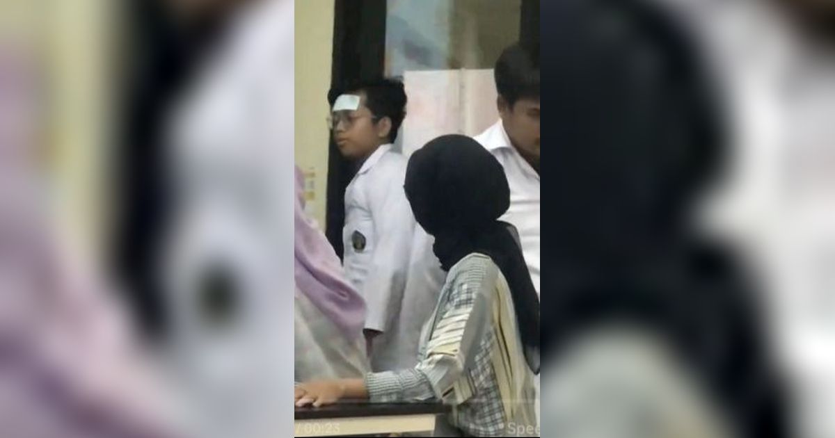 Totalitas tanpa Batas, Mahasiswa ini Tetap Masuk Kampus Meski sedang Sakit Demam Berdarah, Wajahnya jadi Sorotan