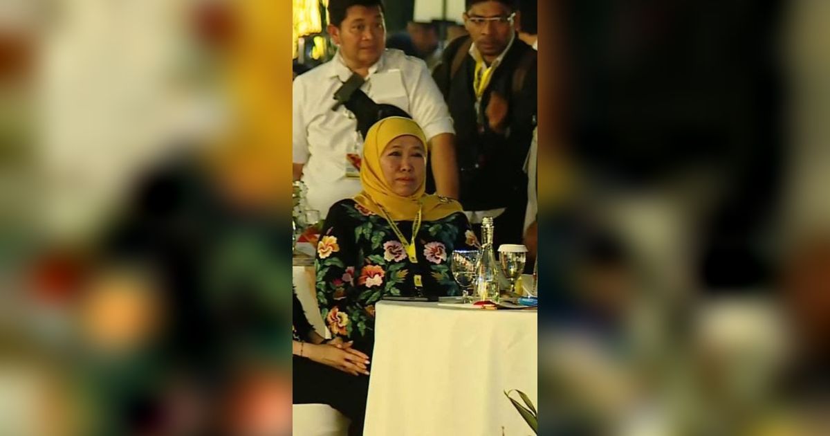 Khofifah Berjilbab Kuning, Jokowi Dikawal Prabowo dan Airlangga di Acara HUT Golkar