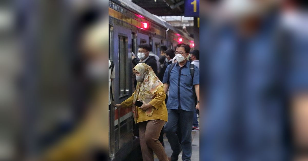 Habiskan Anggaran Rp2,2 Triliun, KAI Commuter Bakal ‘Dandani’ 19 Rangkaian KRL Jabodetabek