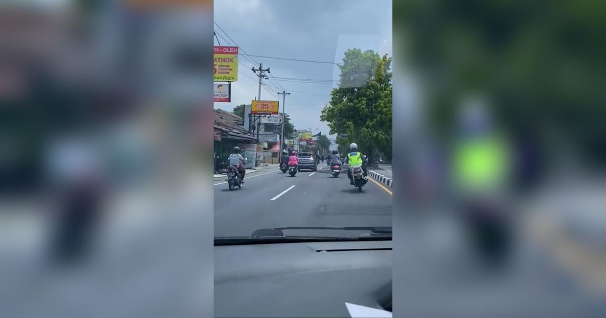 Ngebut Kejar Pengendara Motor untuk Ditilang, Polisi Ini Berujung Dapat Malu