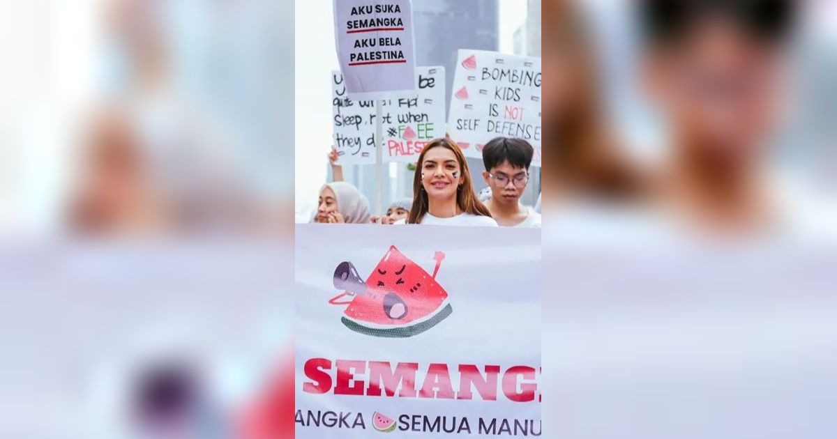 Bagikan Seribu Semangka Kepada Pendemo, 7 Foto Najwa Shihab Ikut Aksi Bela Palestina di Monas