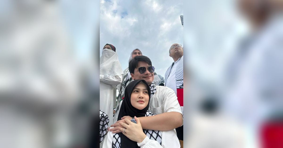 Berpartisipasi dalam Aksi Solidaritas untuk Palestina di Monas, Alvin Faiz Membagikan Foto-Foto Mesranya bersama Henny Rahman