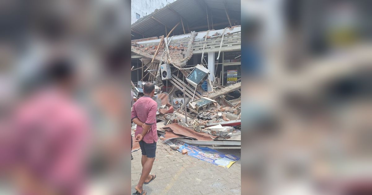 Gerai Indomaret di Malang Runtuh, Dua Orang Terluka