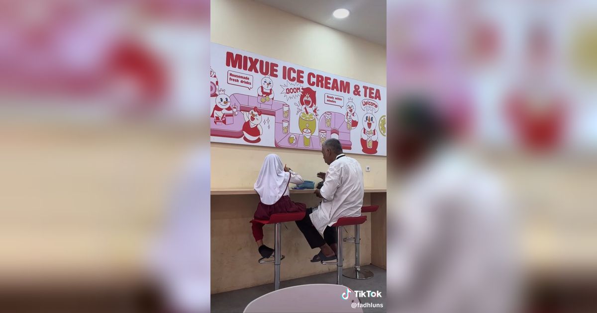 Momen Manis Ayah Temani Putrinya Makan Es Krim Bikin Terharu