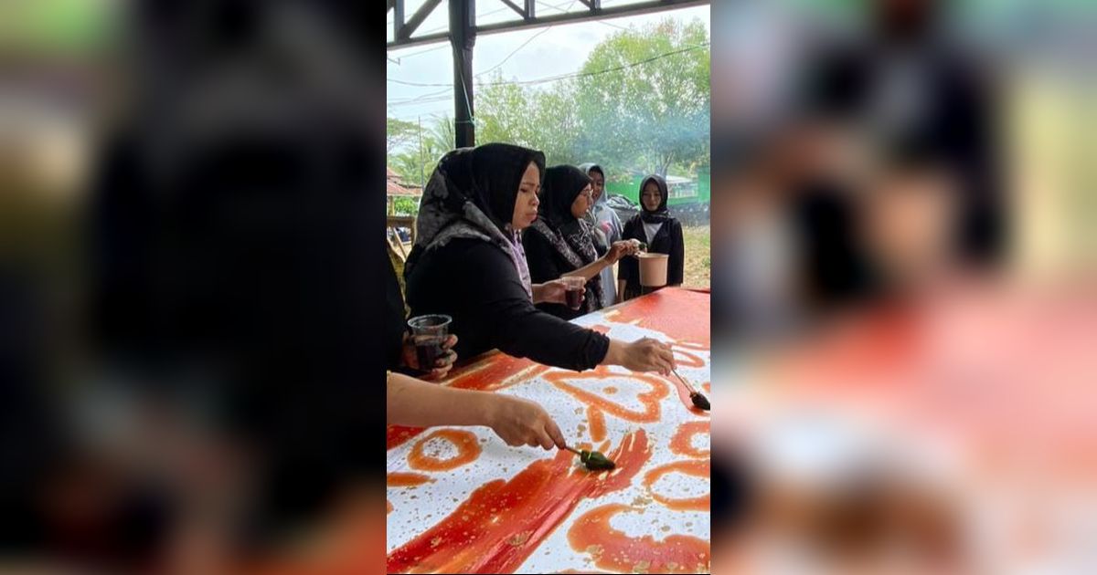 Tingkatkan Kualitas SDM, Disperindagkop-UKM Kabupaten Paser Latih 40 Warga Membuat Batik
