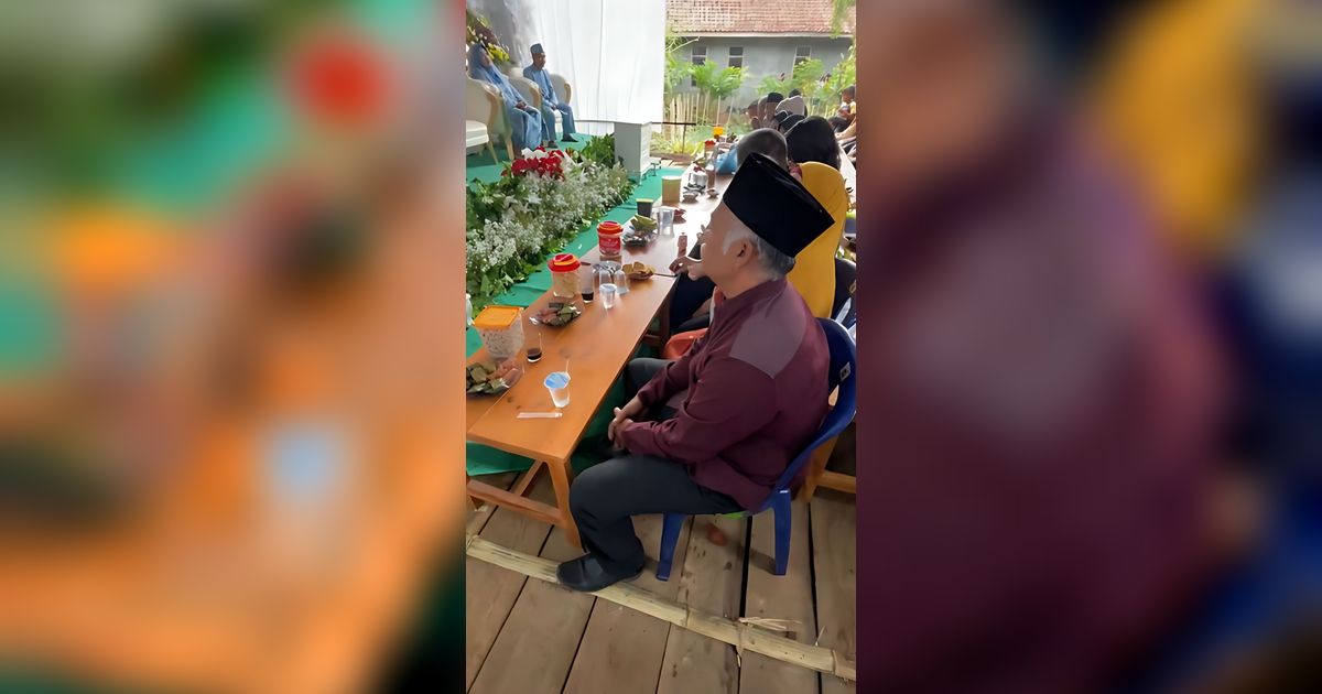 Acara Resepsi Pernikahan Ini Bikin Ngakak, Tamunya Duduk Berjejer Rapi Kayak Wali Murid Ambil Rapor