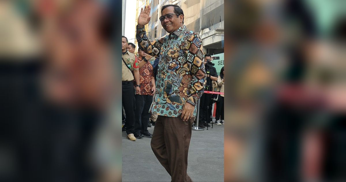 VIDEO: Mahfud Bangga, Anwar Usman Paman Gibran Dicopot dari Ketua MK