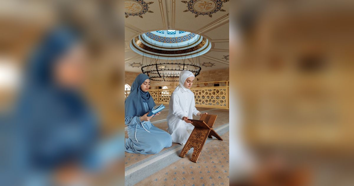 Bukan Harta, Inilah 3 Hal yang Bisa Mengangkat Derajat Seseorang di Sisi Allah SWT