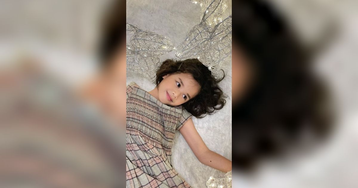 7 Potret Clover Anak Renata Kusmanto dan Fachri Albar, Cantik dan Berbakat Jadi Model