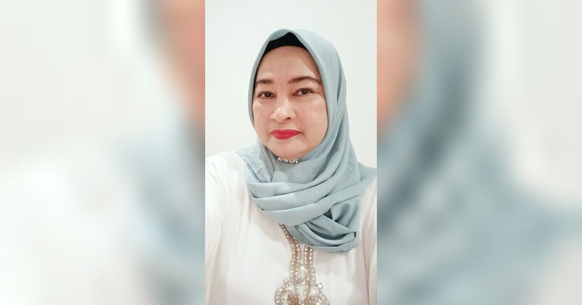 Tampil Sederhana, Ibu Jeje Govinda Tetap Awet Muda dan Kompak Bareng Besan