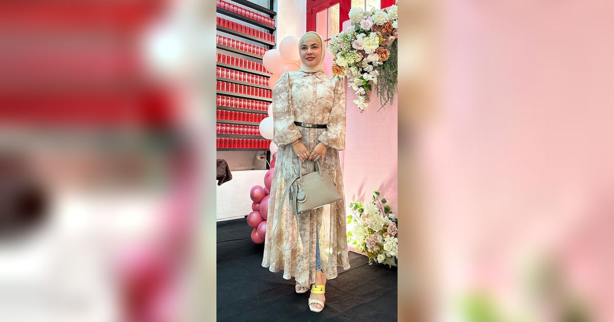 Outfit Vien Tasman Pakai Hijab, Ibu Rachel Vennya yang Fashionable