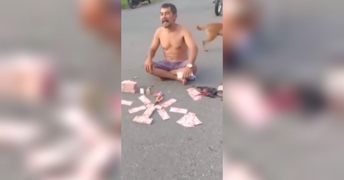 Tantang Orang Adu Kekayaan, Aksi Pria Tebar Uang Ratusan Ribu Rupiah di Tengah Jalan Ini Viral