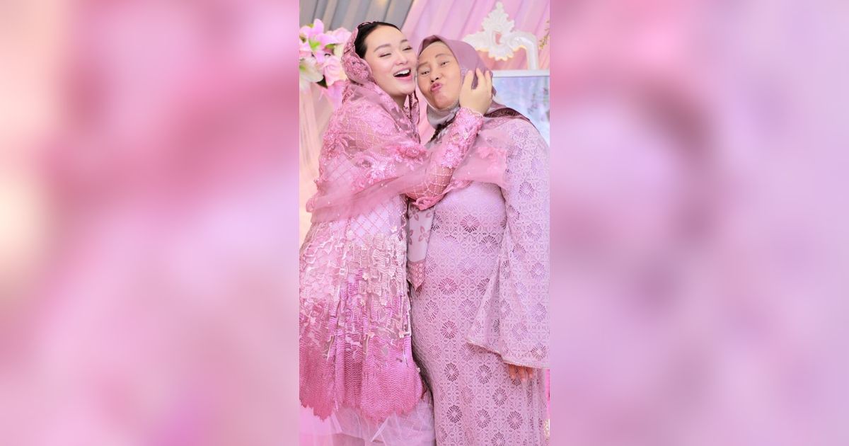 Potret Keakraban Zaskia Gotik dan Sang Ibu: Sederhana dan Apa Adanya